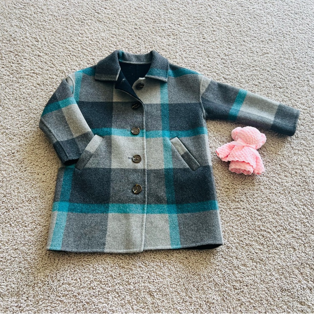 Girl’s woolen coat